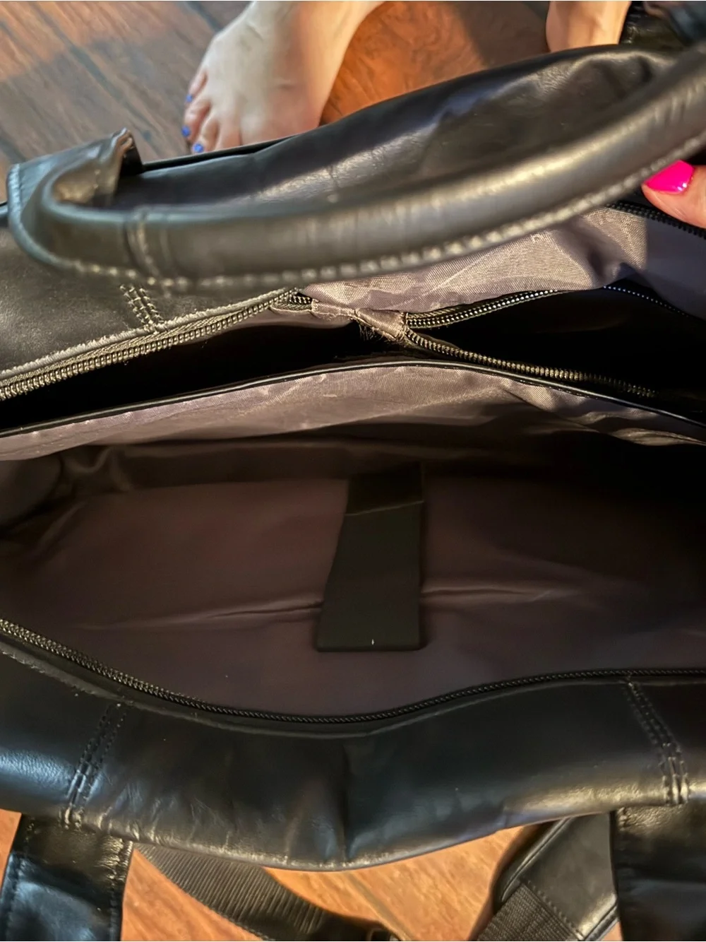 Kenneth Cole Reaction Black Leather Shoulder Bag with Front Zipper